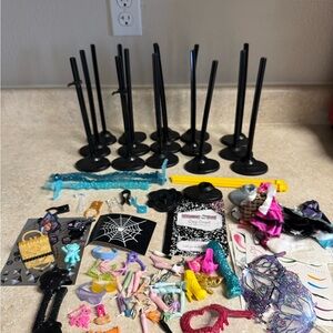21 monster high dolls & accessories lot
